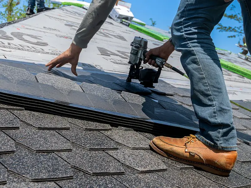 Service Install Roof Er Installing Shingles - Best Roofers Near Me